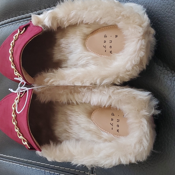 A New Day Rebe Burgundy Red Mule Flats Shoes Faux Leather and Fur New With Tags - Picture 4 of 5